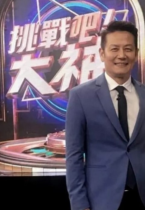 漂亮推销员被我灌醉到旅馆干了无数次 - AV空投軍團